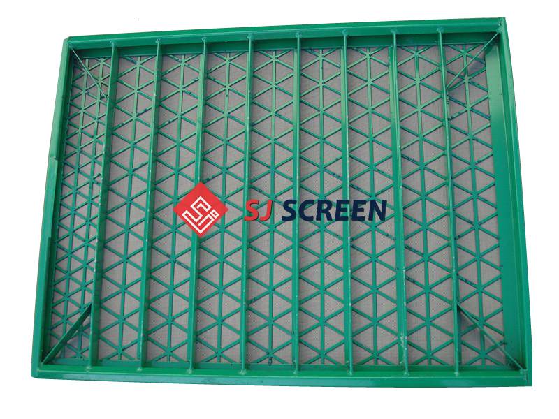 Um pedaço de tela de agitador verde de alta resistência em uma caixa.