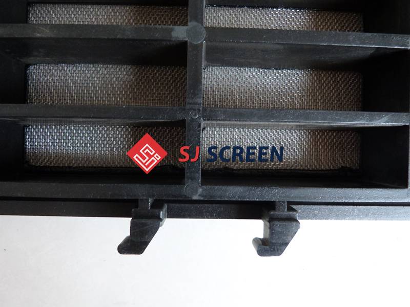 Replacement SWACO MD-2/MD-3 shaker screen with coupling hooks.